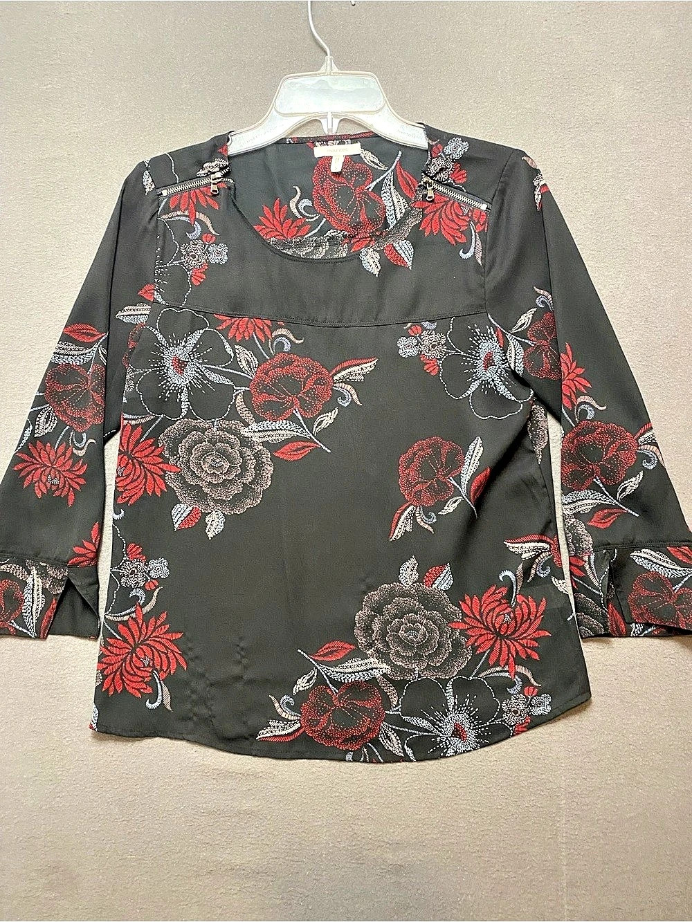 maurices Floral Blouse in Black & Red Size Small Like New